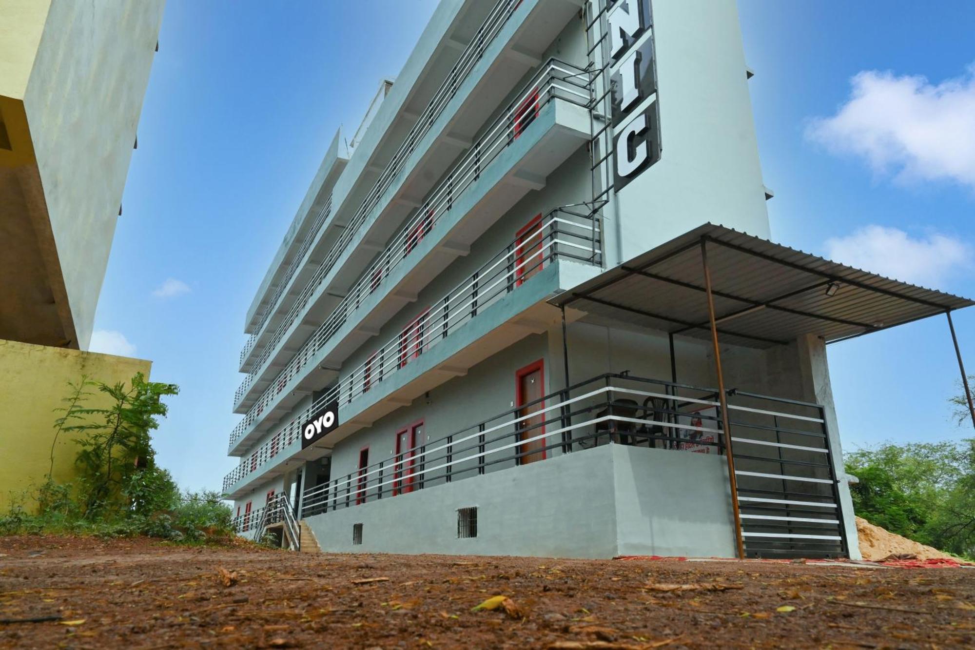 Hotel O Titanic Jamul Екстериор снимка